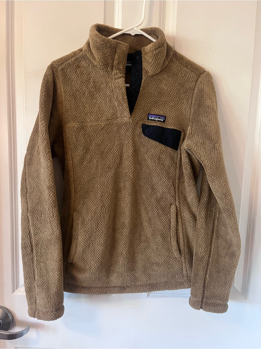 Patagonia Women’s  Tan Fleece Snap-Pullover with Black Pocket Accent